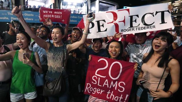 Fans react as they wait for men's singles winner Roger Federer of Switzerland to appear with the trophy. (REUTERS)