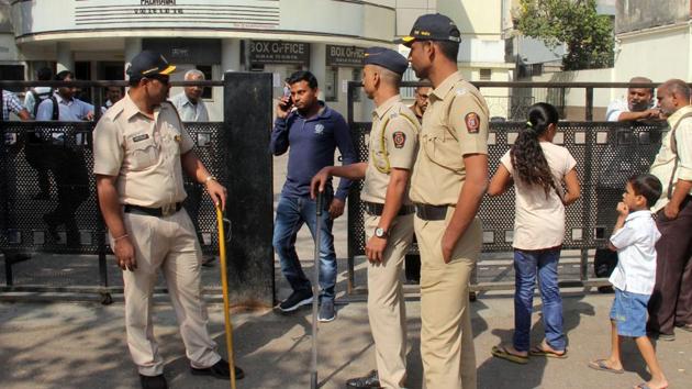 Policemen stand guard at a movie theatre screening Bollywood film "Padmaavat" in Mumbai. (Bhushan Koyande/HT Photo) Policemen stand guard at a movie theatre screening Bollywood film "Padmaavat" in Mumbai. (Bhushan Koyande/HT Photo)