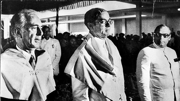 Actor Balraj Sahni and G Parthasarathi, Vice Chancellor, JNU, head to address Jawaharlal Nehru University’s convocation in New Delhi in 1972.(HT Archives)