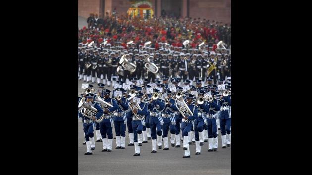 Amid soulful classical renditions and foot-tapping numbers rending the air, the Beating Retreat ceremony was held in Delhi today, marking the culmination of Republic Day celebrations. (Ajay Aggarwal / HT Photo) Amid soulful classical renditions and foot-tapping numbers rending the air, the Beating Retreat ceremony was held in Delhi today, marking the culmination of Republic Day celebrations. (Ajay Aggarwal / HT Photo)