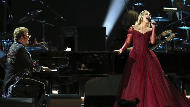 A white rose lay atop the piano as Elton John (L) performed on “Tiny dancer” with Miley Cyrus and made a subtle but powerful acknowledgment of the ‘Time’s Up’ movement. (Matt Sayles / Invision / AP) A white rose lay atop the piano as Elton John (L) performed on “Tiny dancer” with Miley Cyrus and made a subtle but powerful acknowledgment of the ‘Time’s Up’ movement. (Matt Sayles / Invision / AP)
