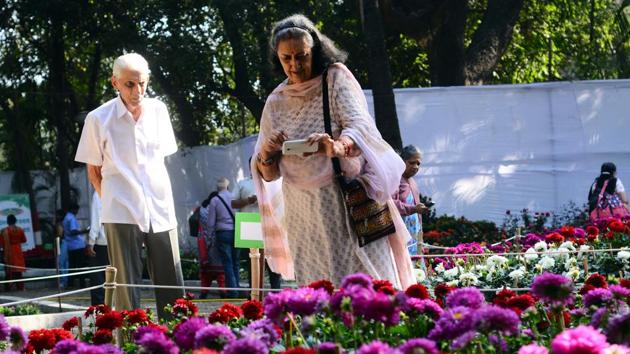 Senior citizens were also seen in large numbers with many genuinely interested in the making of various floral decorations and were seen enquiring about the exotic flowers. (Shankar Narayan/HT PHOTO) Senior citizens were also seen in large numbers with many genuinely interested in the making of various floral decorations and were seen enquiring about the exotic flowers. (Shankar Narayan/HT PHOTO)