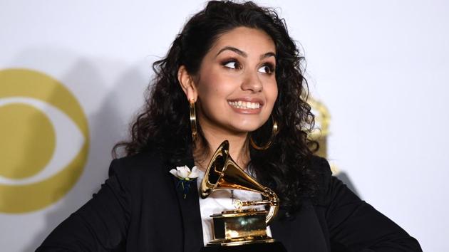 Canadian singer and songwriter, Alessia Cara, who rose from making YouTube videos in her bedroom to becoming a socially conscious pop singer, won the closely watched award of Best New Artist. (Don Emmert / AFP) Canadian singer and songwriter, Alessia Cara, who rose from making YouTube videos in her bedroom to becoming a socially conscious pop singer, won the closely watched award of Best New Artist. (Don Emmert / AFP)