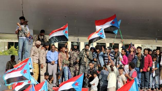 Supporters of southern Yemeni separatists take part in an anti-government protest in Aden, Yemen on Sunday. (Reuters) Supporters of southern Yemeni separatists take part in an anti-government protest in Aden, Yemen on Sunday. (Reuters)