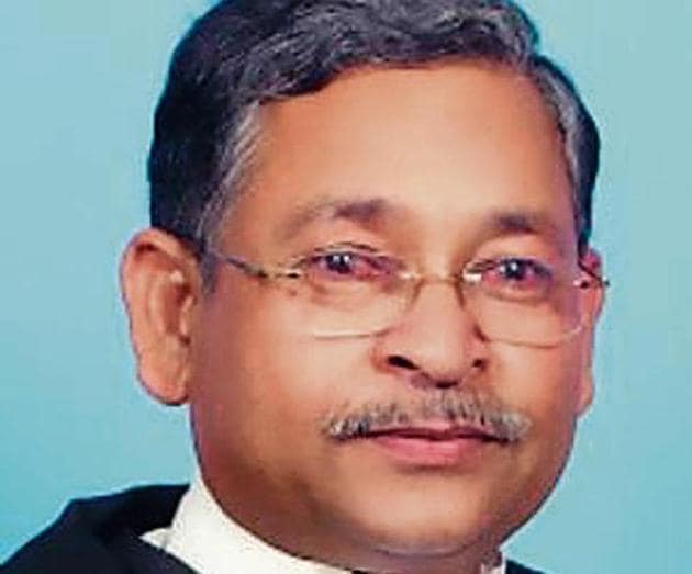 Allahabad high court judge Shri Narayan Shukla.(File) Allahabad high court judge Shri Narayan Shukla.(File)