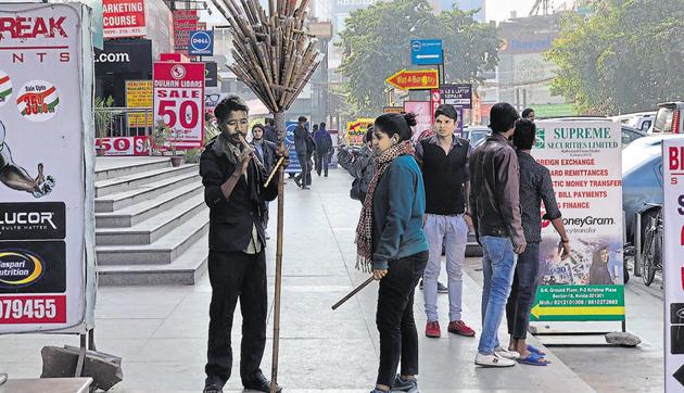 Muhammed Ramzan can be spotted at Noida’s Sector 18 Market from 9am to 8pm. (Mayank Austen Soofi / HT Photo) Muhammed Ramzan can be spotted at Noida’s Sector 18 Market from 9am to 8pm. (Mayank Austen Soofi / HT Photo)