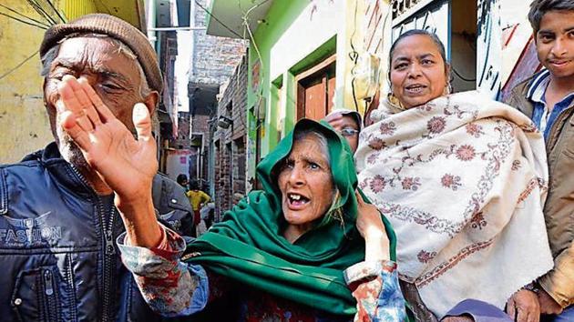 Residents of Muslim-dominated Baddu Nagar area claim that rowdy behaviour of bikers, albeit on a smaller scale, was witnessed on Independence Day last year too. The Kasganj violence is the first communal clash since 1992.(HT Photo) Residents of Muslim-dominated Baddu Nagar area claim that rowdy behaviour of bikers, albeit on a smaller scale, was witnessed on Independence Day last year too. The Kasganj violence is the first communal clash since 1992.(HT Photo)