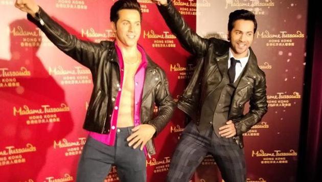 Varun Dhawan with his wax statute in Madam Tussauds, Hong Kong. Varun Dhawan with his wax statute in Madam Tussauds, Hong Kong.