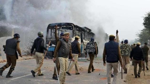 Communal violence broke out at Kasganj in Uttar Pradesh on Friday morning. (HT Photo) Communal violence broke out at Kasganj in Uttar Pradesh on Friday morning. (HT Photo)