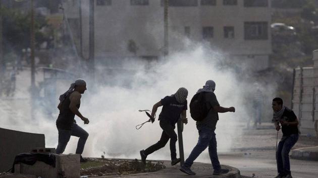 Palestinians run from tear gas during clashes with Israeli troops near Ramallah, West Bank, Monday, Oct. 12, 2015.(AP File Photo)