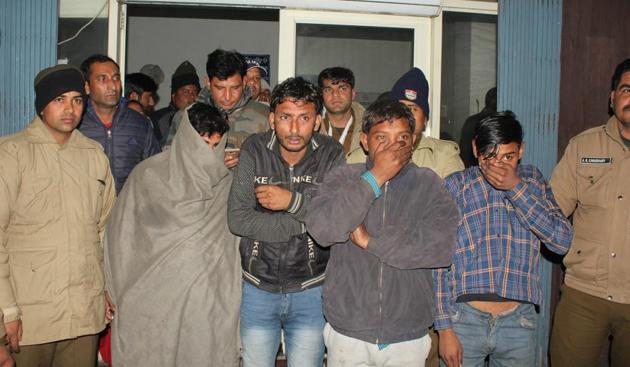 The accused who were nabbed by the Dehradun police in Dehradun.(HT Photo)