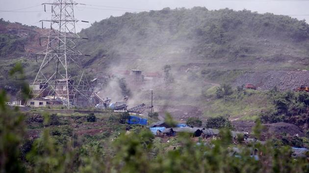 Sheru Jatav (30) and Chuttan Sharma (40) were woring when a portion of the mine collapsed. (HT File) Sheru Jatav (30) and Chuttan Sharma (40) were woring when a portion of the mine collapsed. (HT File)