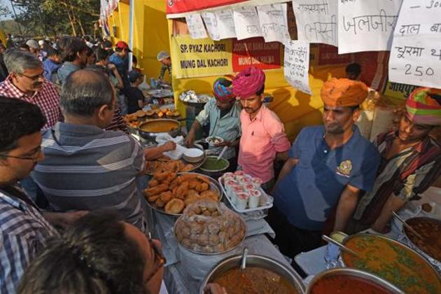 According to FDA, during the Ganesh festival followed by Navaratri and Diwali, there are possibilities of manufacturing, sale and distribution of adulterated edible items and oils.(HT Representative Photo)