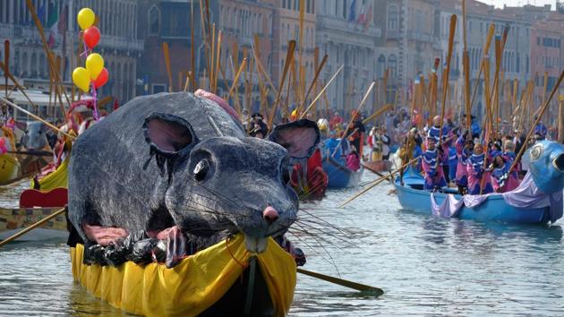 According to tradition, the carnival begins with ‘the Flight of the Rat’, when a giant model rat leads decorated boats in the opening regatta as it sails down the Grand Canal. (Manuel Silvestri / REUTERS) 