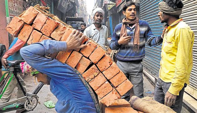 Labourers at work at a city bazar. (Mayank Austen Soofi / HT Photo) Labourers at work at a city bazar. (Mayank Austen Soofi / HT Photo)
