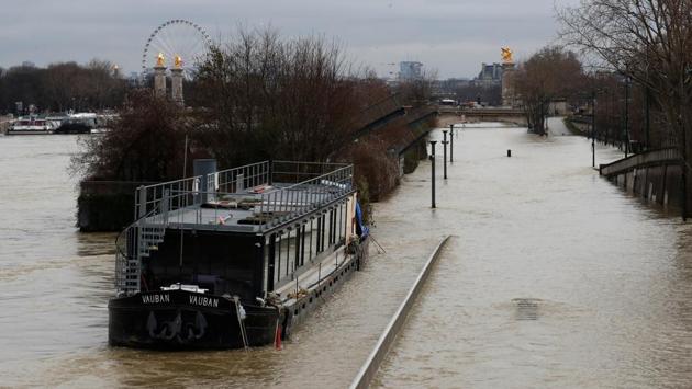 Police has warned people against bathing or canoeing in the swollen river, saying it was “forbidden and extremely dangerous”. Even once the water levels start to recede officials say it will be a slow process, as much of the ground in northern France is already waterlogged. (Gonzalo Fuentes / REUTERS)