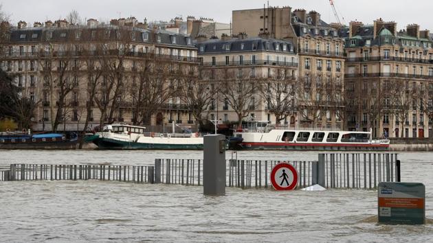 The River Seine peaked on January 29 at more than four meters above its normal level, heralding a lengthy mop-up job for Parisians after days of rising waters that have put the soggy city on alert. (Gonzalo Fuentes / REUTERS)