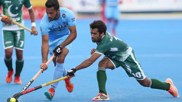 Harmanpreet Singh of India and Ali Shan of Pakistan battle for possession during the 5th-8th place match of the Hockey World League semifinal at Lee Valley Hockey and Tennis Centre on June 24, 2017 in London. India and Pakistan will clash in the Asian Champions Trophy hockey 2018 to be played in Muscat, Oman between October 18 and 28.(Getty Images)