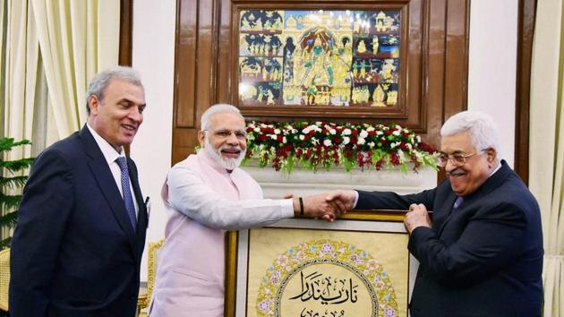 File photo of President of Palestine, Mahmoud Abbas presenting Prime Minister Narendra Modi a portrait with his name inscribed in Arabic in New Delhi during his visit in May 2017.(PTI)