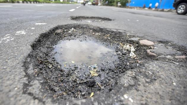 There are 724 new roads that the BMC has to repair. (Kunal Patil/HT Photo) There are 724 new roads that the BMC has to repair. (Kunal Patil/HT Photo)