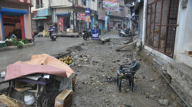 A road that was dug up for laying sewerage line under ADB-assisted project awaits repair in Dehradun.(Vinay Santosh Kumar/HT Photo)