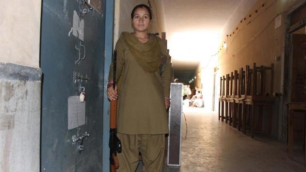 An armed security personnel guarding EVMs at a strong room . (Representative Picture/HT File Photo.) An armed security personnel guarding EVMs at a strong room . (Representative Picture/HT File Photo.)
