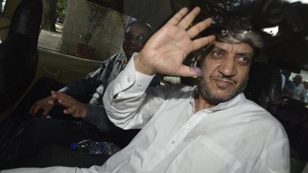 Kashmiri separatist leader Shabir Shah at Patiala House Court in New Delhi on July 26, 2017. (HT File Photo) Kashmiri separatist leader Shabir Shah at Patiala House Court in New Delhi on July 26, 2017. (HT File Photo)