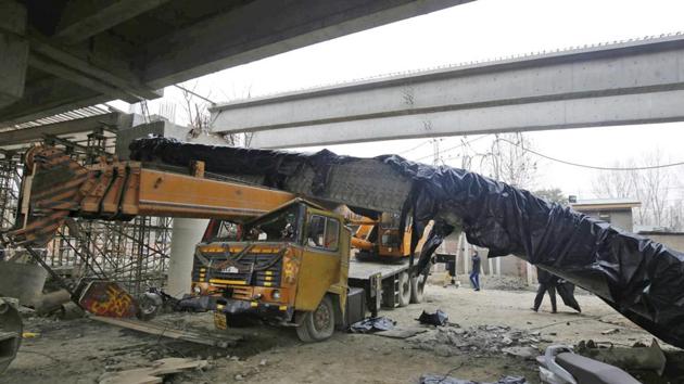 A girder of an under-construction flyover collapsed after an earthquake hit Srinagar on Wednesday. A strong earthquake of magnitude 6.1 jolted northern Afghanistan on Wednesday, the US Geological Survey said, with tremors felt as far away as New Delhi and Islamabad. (Waseem Andrabi / HT Photo) A girder of an under-construction flyover collapsed after an earthquake hit Srinagar on Wednesday. A strong earthquake of magnitude 6.1 jolted northern Afghanistan on Wednesday, the US Geological Survey said, with tremors felt as far away as New Delhi and Islamabad. (Waseem Andrabi / HT Photo)