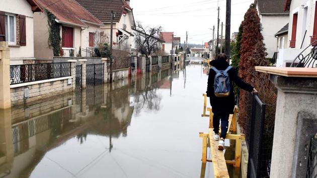 Inhabitants have been making do with makeshift footbridges like this one, to reach their homes and other neighbouring surroundings. (Alain Jocard / AFP)
