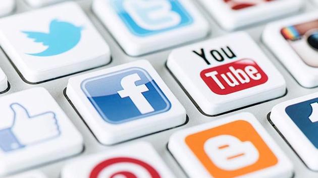 With little or no regulatory supervision in most of the world, companies like Facebook, Google, Amazon, Alibaba, and Tencent used techniques common in propaganda and casino gambling, such as constant notifications and variable rewards, to foster psychological addiction(Shutterstock)