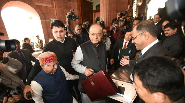Finance minister Arun Jaitley along arrives with the budget papers at Rashtrapati Bhawan on February 01, 2018. Jaitley’s budget speech today addressed agriculture distress, with a string of populist giveaways, from free cooking gas to a health plan for the poor. (Arvind Yadav / HT Photo) Finance minister Arun Jaitley along arrives with the budget papers at Rashtrapati Bhawan on February 01, 2018. Jaitley’s budget speech today addressed agriculture distress, with a string of populist giveaways, from free cooking gas to a health plan for the poor. (Arvind Yadav / HT Photo)