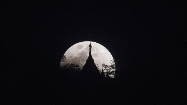 The moon rises over a pagoda in Kumal near Mandalay City. In Nepal, where the super moon was just visible in the hazy polluted sky over Kathmandu, the celestial phenomenon was greeted with more caution as an ominous sign. Local newspapers there had warnings telling citizens not to eat, drink, sleep or even go to the toilet during the eclipse, citing Hindu customs. (Ye Aung Thu / AFP) The moon rises over a pagoda in Kumal near Mandalay City. In Nepal, where the super moon was just visible in the hazy polluted sky over Kathmandu, the celestial phenomenon was greeted with more caution as an ominous sign. Local newspapers there had warnings telling citizens not to eat, drink, sleep or even go to the toilet during the eclipse, citing Hindu customs. (Ye Aung Thu / AFP)