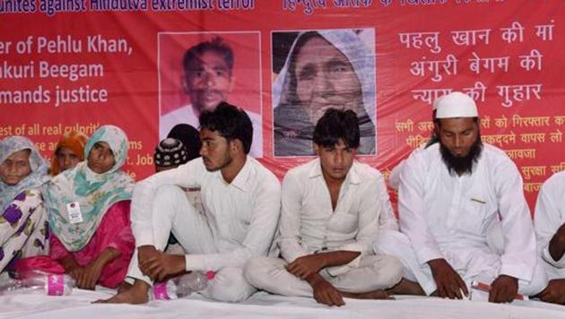 Relatives of Pehlu Khan at a protest in Delhi.(PTI file photo)