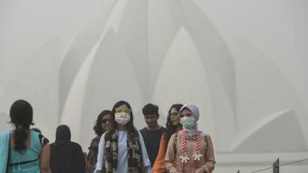 Tourists wear masks as they visit Lotus Temple on a smoggy morning in New Delhi last November. The air quality crossed the ‘severe’ level in winter due to burning of agricultural waste, dust and pollution from vehicles. (Burhaan Kinu/HT File Photo) Tourists wear masks as they visit Lotus Temple on a smoggy morning in New Delhi last November. The air quality crossed the ‘severe’ level in winter due to burning of agricultural waste, dust and pollution from vehicles. (Burhaan Kinu/HT File Photo)