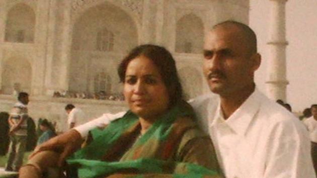 Sohrabuddin and his wife Kausar Bi. (HT File Photo) Sohrabuddin and his wife Kausar Bi. (HT File Photo)