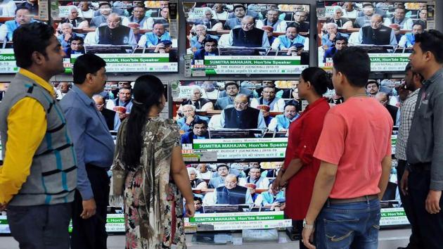 By-passers watch the live telecast of Union Budget 2018-19 session being presented by Union finance minister Arun Jaitley, in Kolkata on Thursday. (PTI) By-passers watch the live telecast of Union Budget 2018-19 session being presented by Union finance minister Arun Jaitley, in Kolkata on Thursday. (PTI)