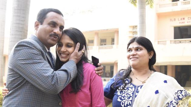 Shruti Vinod Shrikhande and her proud parents. (HT PHOTO) Shruti Vinod Shrikhande and her proud parents. (HT PHOTO)