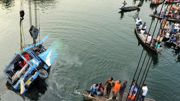 Rescuers pulling out the ill-fated public bus which fell into the Bhairab river in Murshidabad district of West Bengal on January 29, 2018. (PTI) Rescuers pulling out the ill-fated public bus which fell into the Bhairab river in Murshidabad district of West Bengal on January 29, 2018. (PTI)