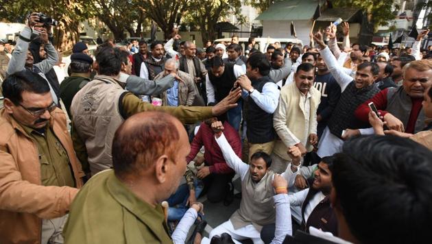 Farmers had held a massive protest outside the authority’s office in Sector 6 on January 8.(Virendra Singh Gosain/HT PHOTO)
