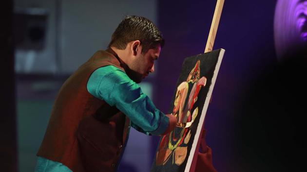 Dhaval Khatri, a differently-abled person from Pune, wow the audience with his live painting exercise during the event organised by Leo Club of Poona Nature Lovers at Ganesh Kala Krida Manch on Sunday. (Rahul Raut/HT PHOTO) Dhaval Khatri, a differently-abled person from Pune, wow the audience with his live painting exercise during the event organised by Leo Club of Poona Nature Lovers at Ganesh Kala Krida Manch on Sunday. (Rahul Raut/HT PHOTO)