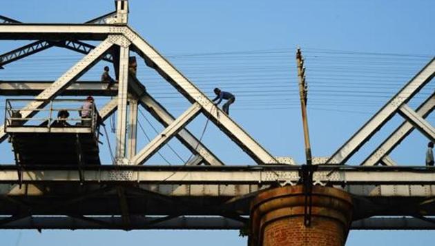 Siwan-Gorakhpur passenger train runs over five persons who were crossing railways tracks over a rail bridge in Bihar.(AFP file photo for representational purpose only.)
