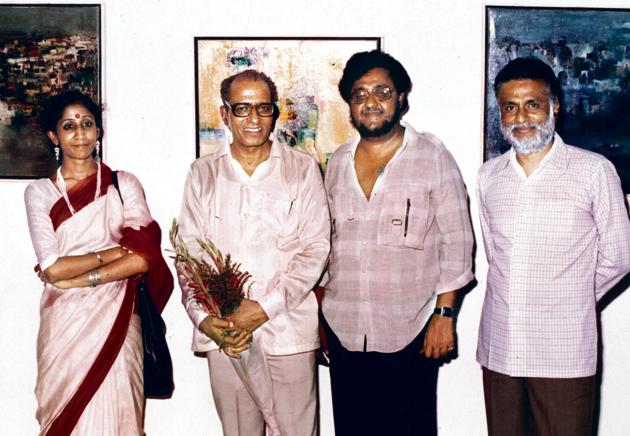 Malika Amar Shaikh with friends and her husband Marathi poet Namdeo Dhasal (third from left).(Indian Express Archive Photo) Malika Amar Shaikh with friends and her husband Marathi poet Namdeo Dhasal (third from left).(Indian Express Archive Photo)
