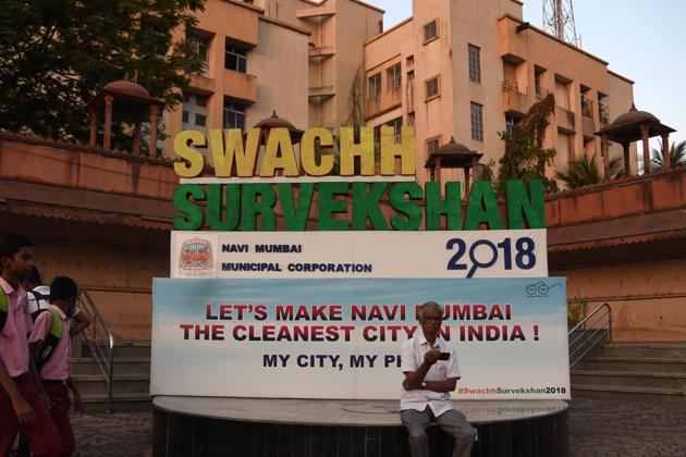An installation at Shivaji Chowk in Vashi urges citizens to keep Navi Mumbai clean.(HT file)