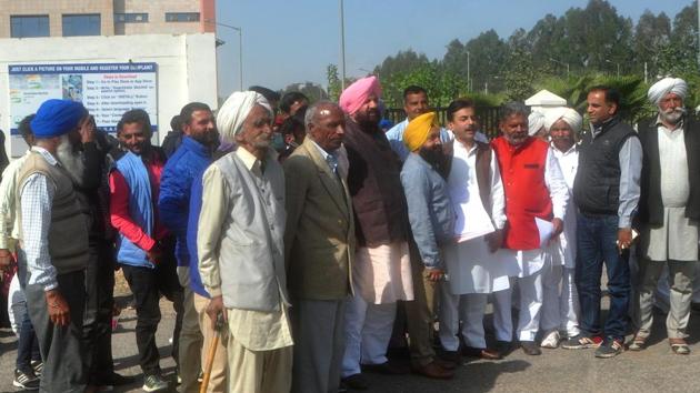 BJP state unit vice-president Harjit Grewal (3L) and secretary Vineet Joshi (5L) with villagers protesting against the ‘improper’ notification, at the DC office in Mohali on Friday. (HT Photo) BJP state unit vice-president Harjit Grewal (3L) and secretary Vineet Joshi (5L) with villagers protesting against the ‘improper’ notification, at the DC office in Mohali on Friday. (HT Photo)
