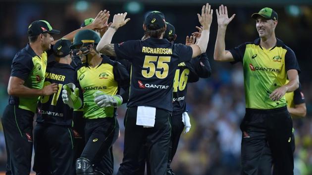 Australian players celebrate beating New Zealand in the Twenty20 tri-series opener at the Sydney Cricket Ground on February 3.(AFP)