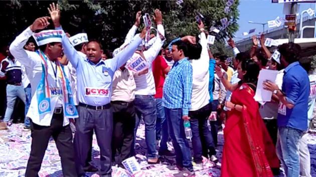 Delhi University has issued a show cause notice to 23 students, whose names had appeared on posters and on graffiti tags during the student union elections last year, for defacement of public property. Delhi University has issued a show cause notice to 23 students, whose names had appeared on posters and on graffiti tags during the student union elections last year, for defacement of public property.