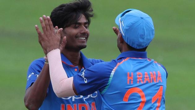 Anukul Roy (L) picked two wickets for 32 runs for India against Australia in the final of the ICC U-19 cricket World Cup 2018.(Getty Images)