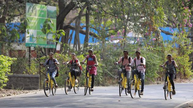 According to Pune municipal commissioner Kunal Kumar, 1 lakh new cycles will be made available in the city by the end of 2018. (HT FILE PHOTO) According to Pune municipal commissioner Kunal Kumar, 1 lakh new cycles will be made available in the city by the end of 2018. (HT FILE PHOTO)
