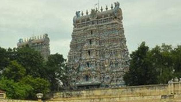 A major fire broke out at shops located under the thousand pillar mandapam inside Madurai ‘s Meenakshi Amman temple in Tamil Nadu on Friday night.(HT File Photo)