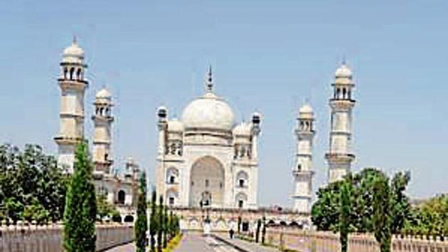 Monuments like Bibi Ka Maqbara (above) will reap the benefits of increased tourism if included in HRIDAY.(HT FILE)